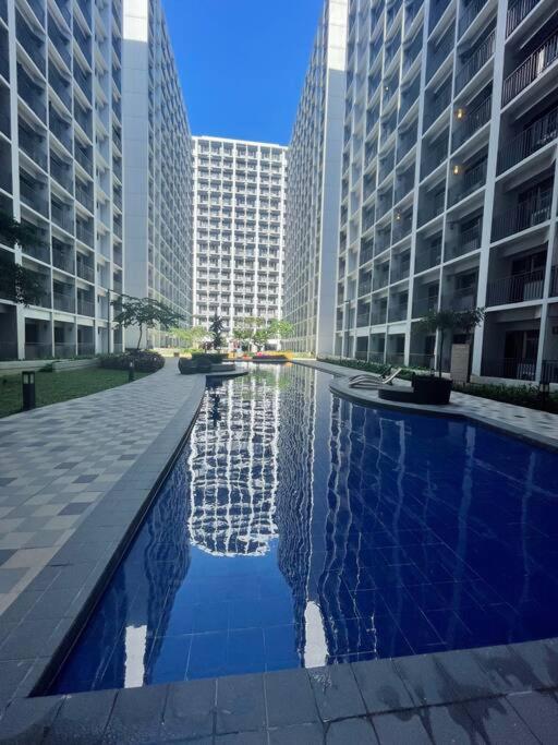 Exquisite 1 BR w/ Patio in MOA - Housity