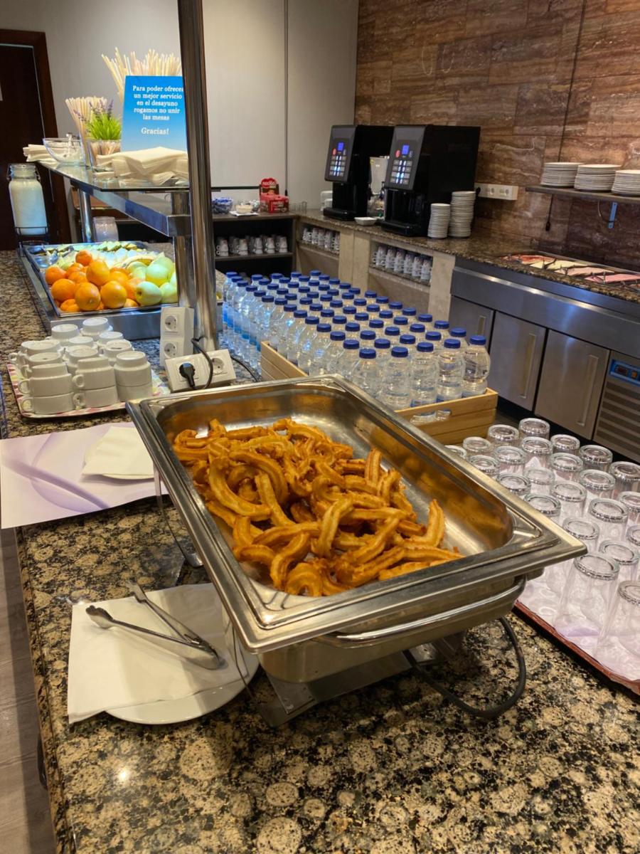 Comida en o cerca de este hotel