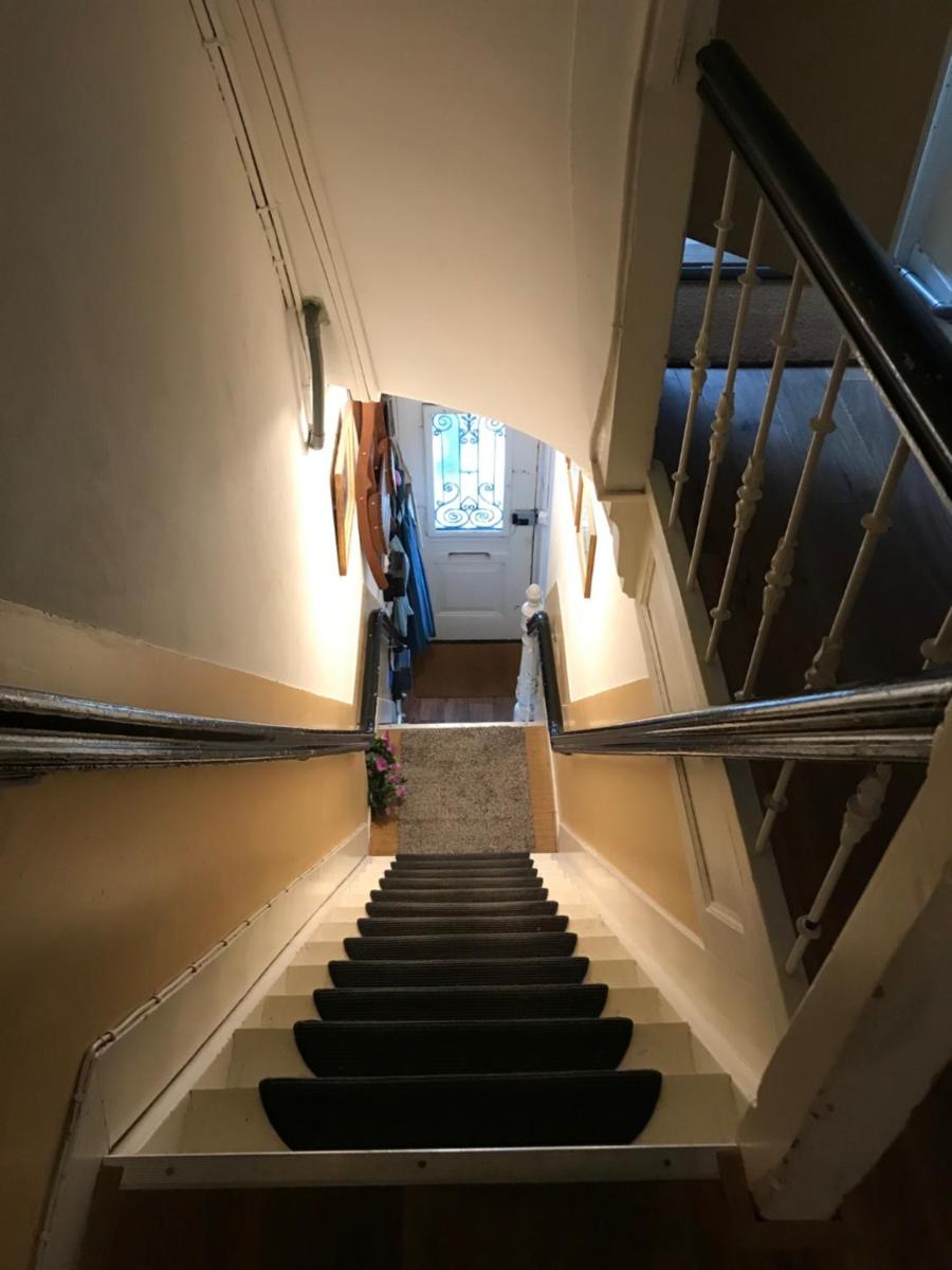 Six - Housity