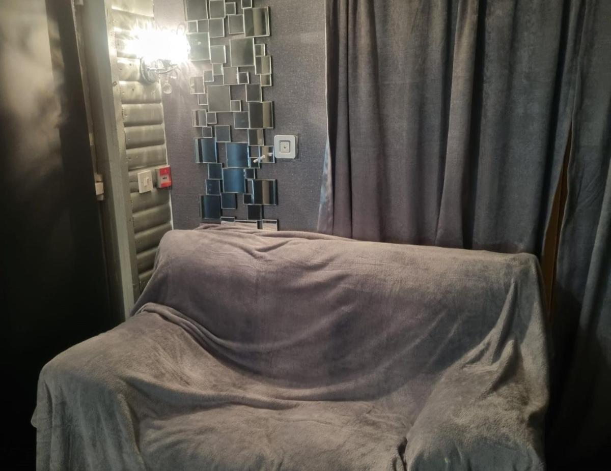 Angela's Hideaway - 2 Beds - Hot Tub - Sauna - Housity