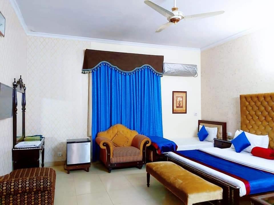 Suitetrails - New Pakeeza Hotel