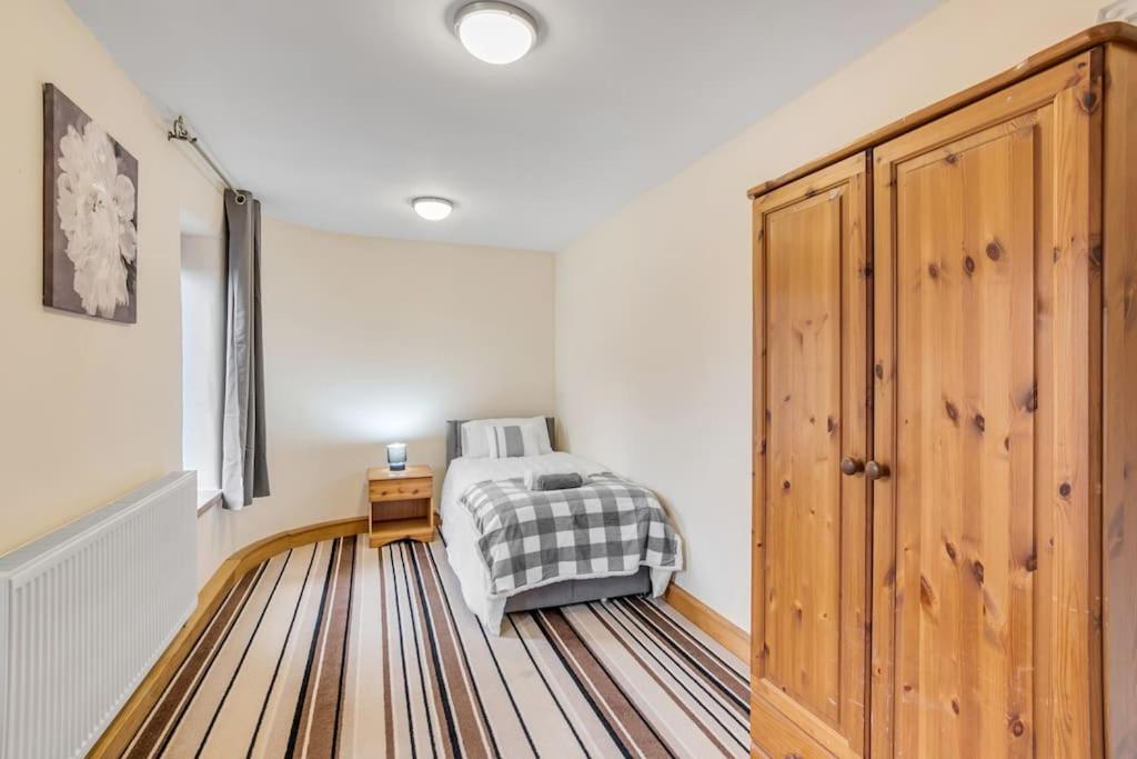 Stunning Barn Conversion - Housity