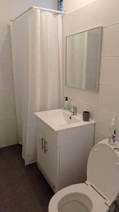 One bedroom private apartment - quiet near a park - Housity