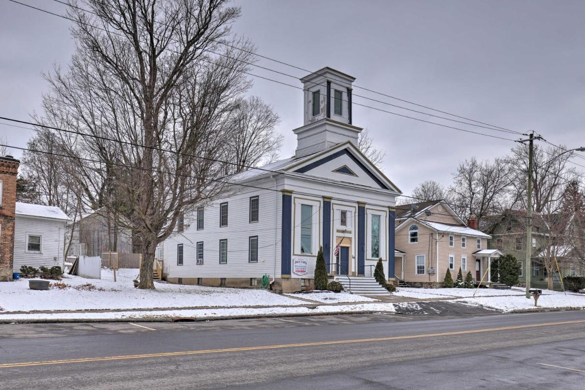 Pet-Friendly Upstate New York Vacation Rental - Housity