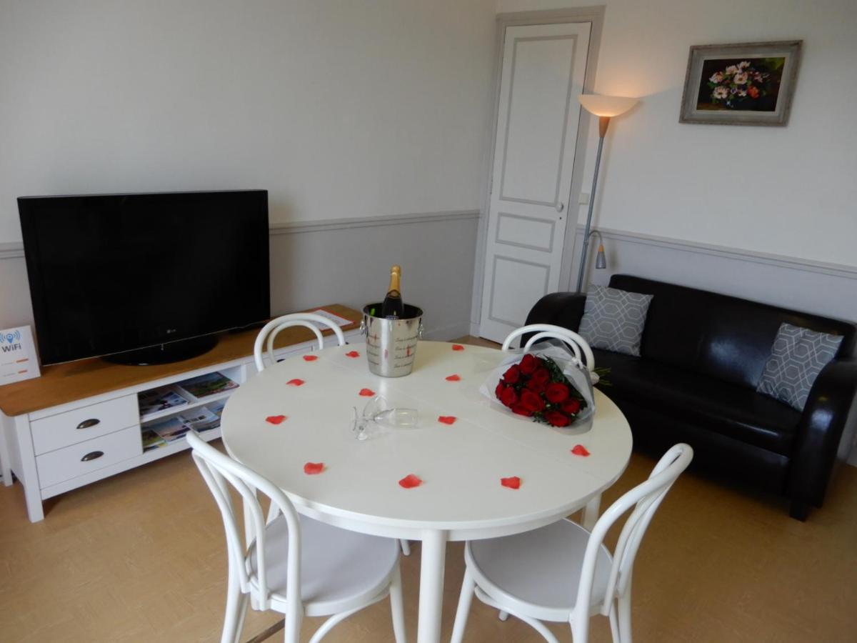 CAPRICES DE MER Appartement avec grand balcon et vue à 300 m plage, apercu mer, lit Queen Size, Mers les Bains Le Treport , petit dejeuner en option, 2 vélos fournis - Housity