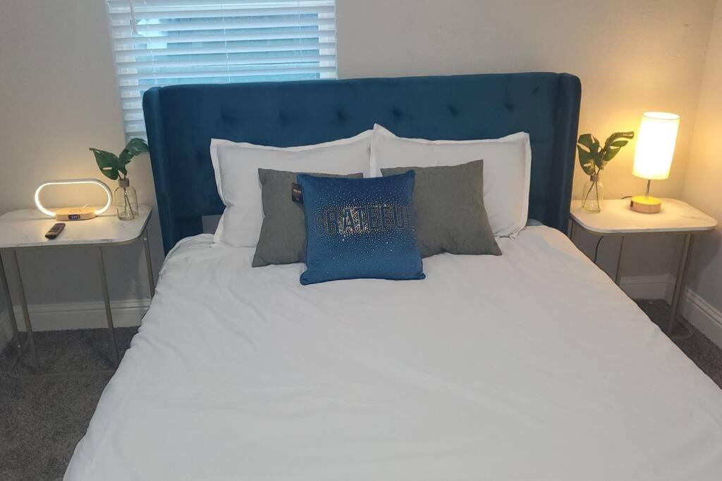 The Luxury Velvet Getaway - Housity