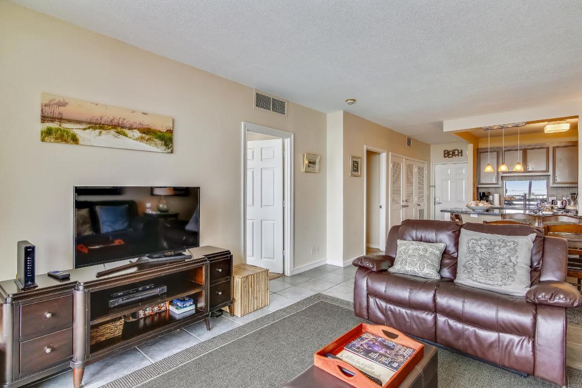 Galvestonian 112-Beachfront Hideaway - Housity