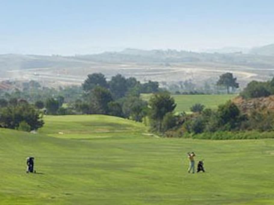 Frontline View Golf Apartment - Housity