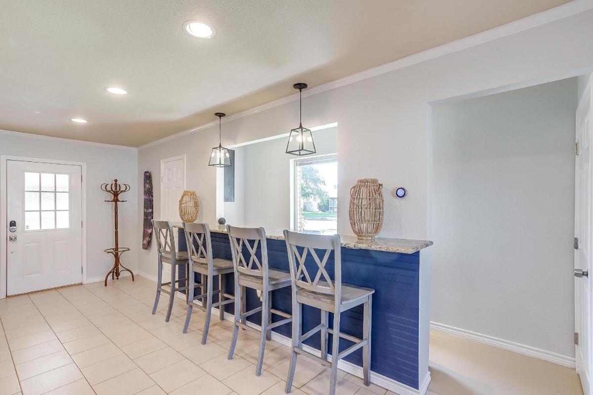 Lakefront home with hot tub and boat dock & slip - Peacock on the Canal - Housity