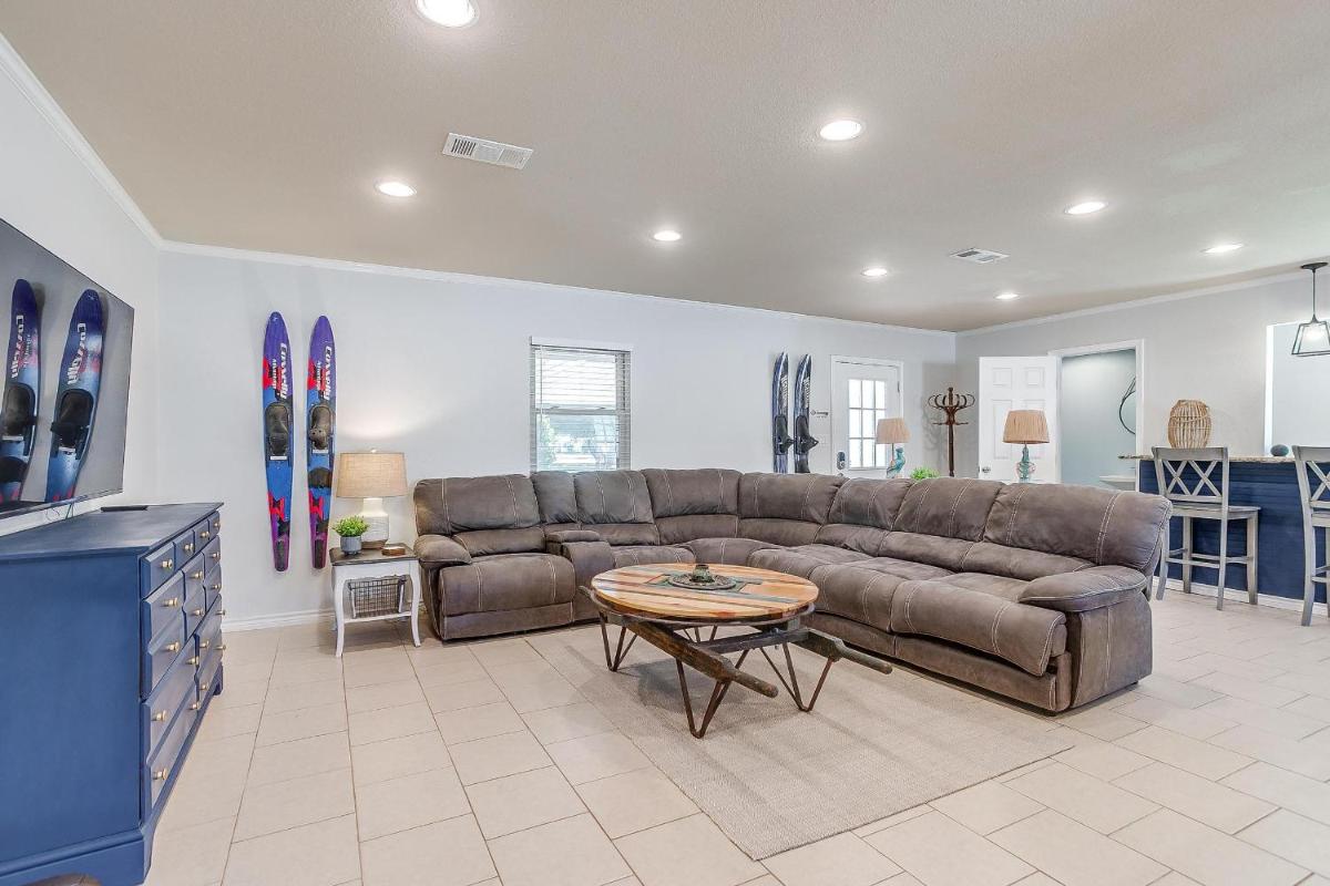 Lakefront home with hot tub and boat dock & slip - Peacock on the Canal - Housity