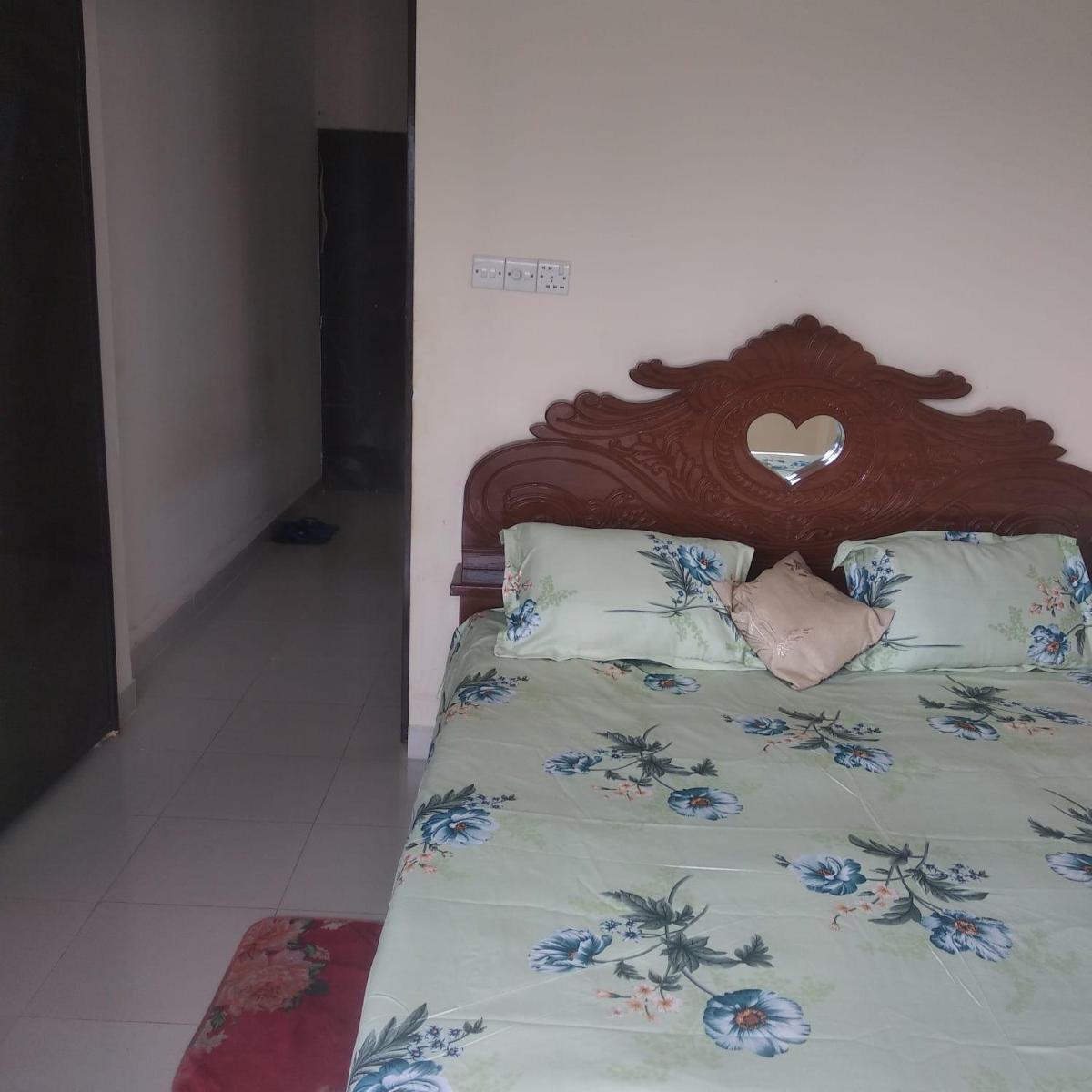 Secured Family Studio Apartment-near Airport,AC,Fridge,WiFi,Stove - Housity