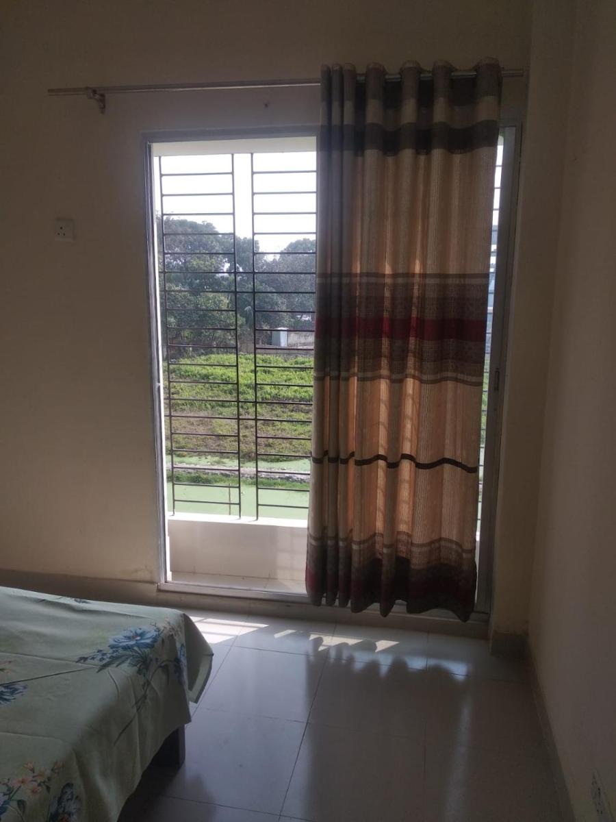 Secured Family Studio Apartment-near Airport,AC,Fridge,WiFi,Stove - Housity