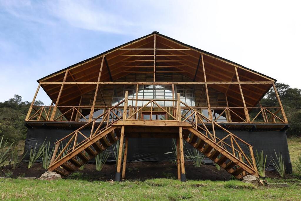 Cabaña/Chalet de madera con chimenea junto a las montañas - Housity