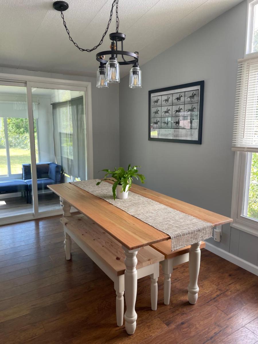 Bright 3bdrm perfect location 2.5 mi to SPAC , Close to track, downtown and Saratoga hospital - Housity
