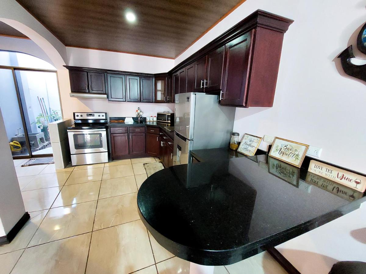 Noel's House - Housity