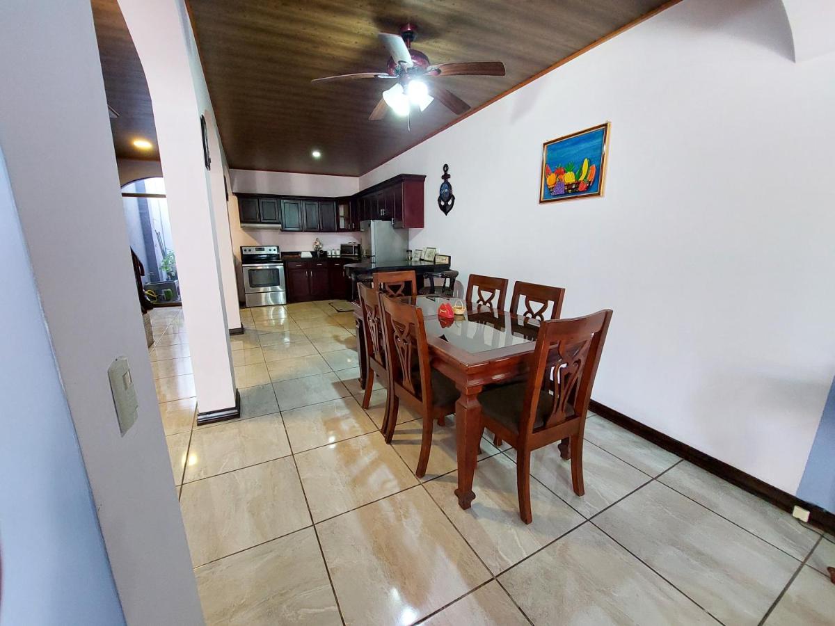 Noel's House - Housity