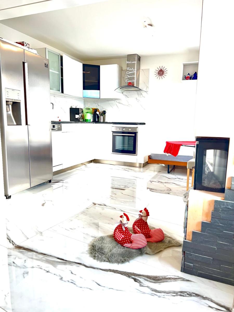 Fabulous Lakeside Family Apartment | 4 Rooms - Housity