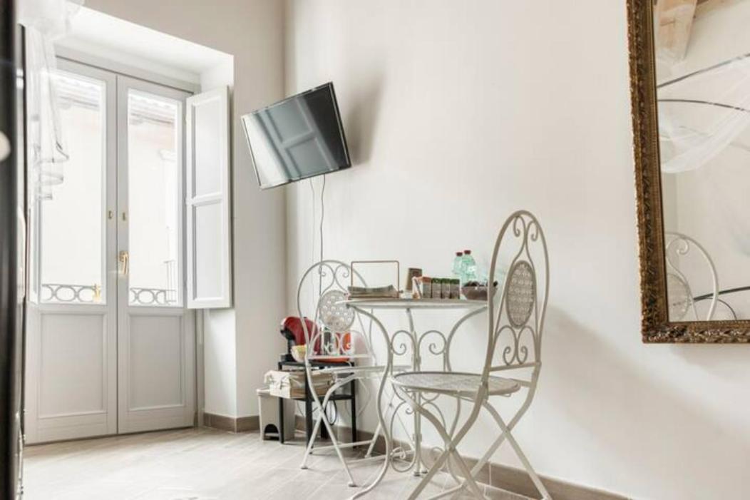 B&B CORSO VITTORIO EMANUELE - Nel pieno centro storico - Housity