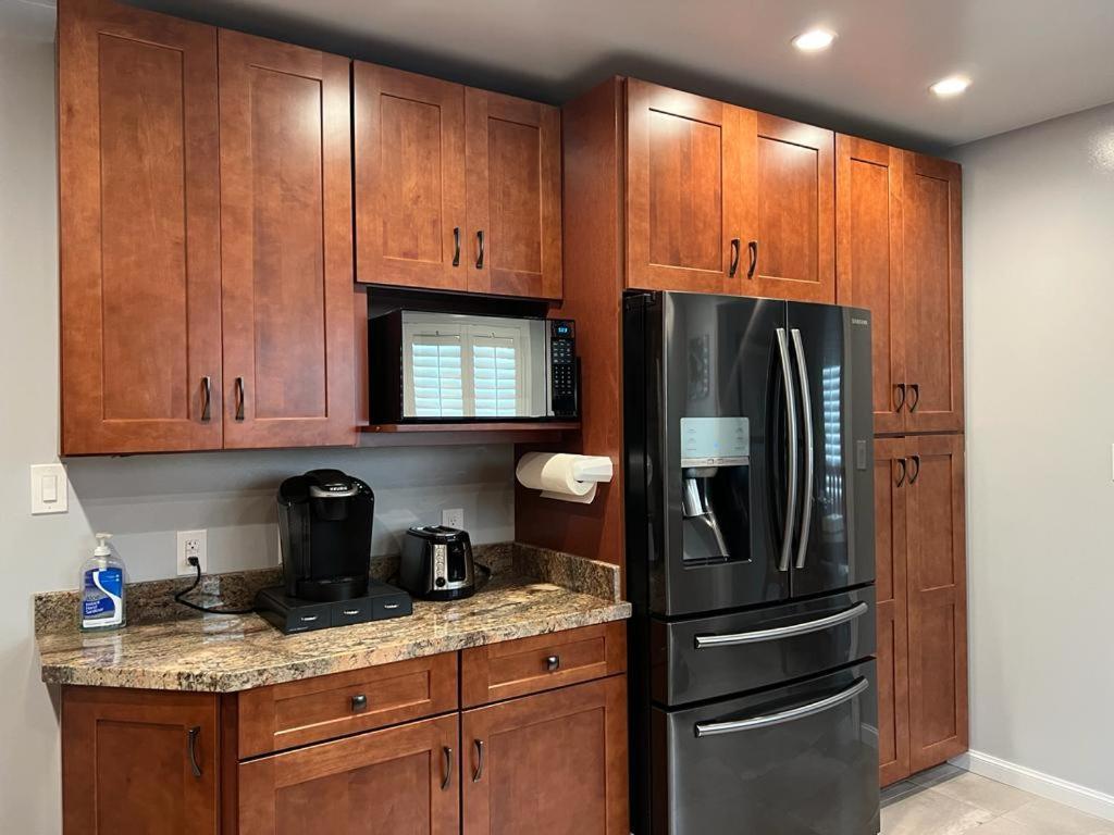 Cozy Affordable Private Rooms near Grand Ave Miller - Housity