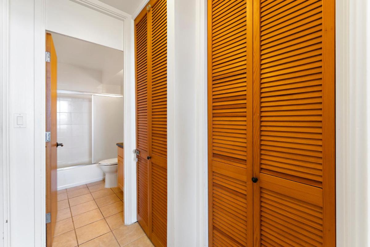 Ilikai Marina 1BR Condo, Ocean View Haven - Hizvo