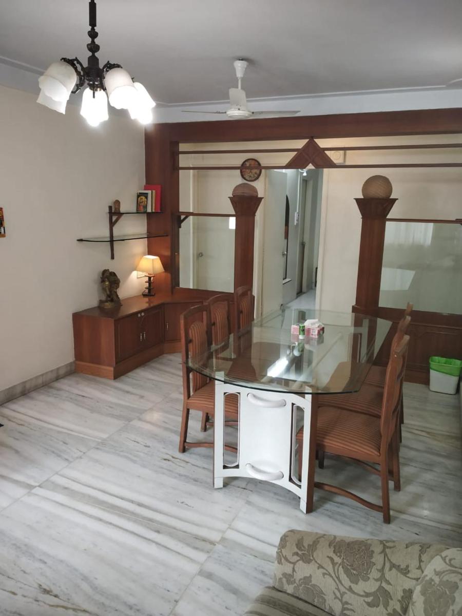 Suitetrails - Super Luxury Home stay Room in Apartment S B Road near Symbiosis college pune
