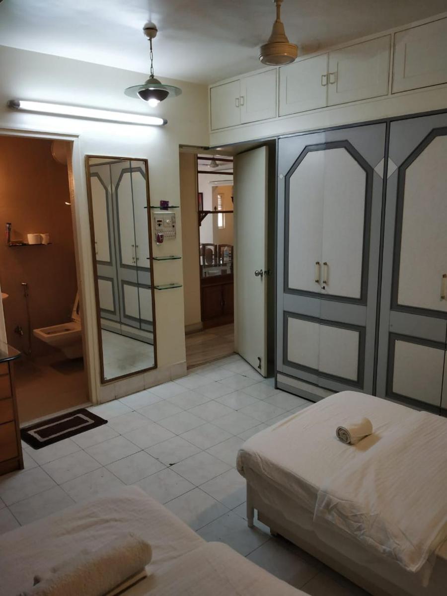Suitetrails - Super Luxury Home stay Room in Apartment S B Road near Symbiosis college pune