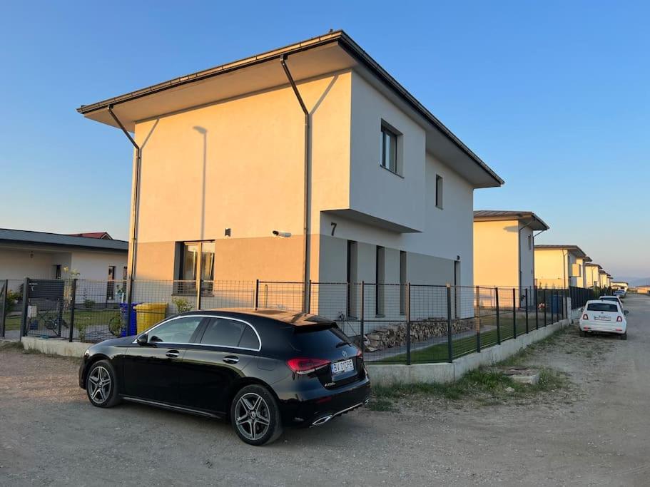 Diferit Family House - Housity