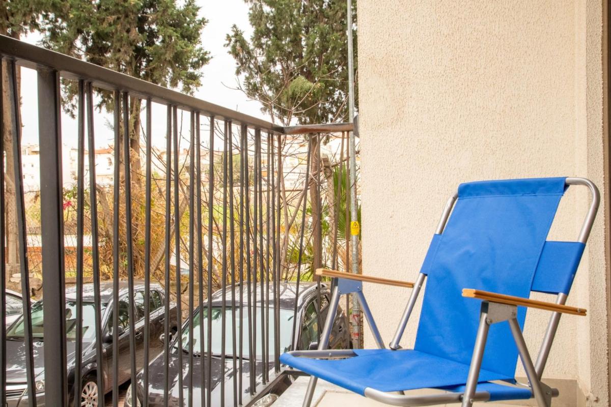 Flat with Balcony in Karsiyaka next to Coast - Housity