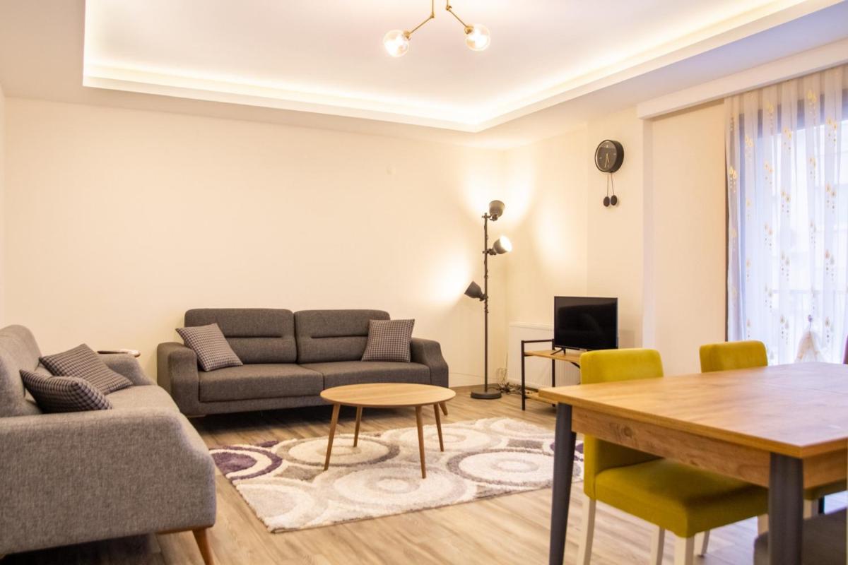 Flat with Balcony in Karsiyaka next to Coast - Housity