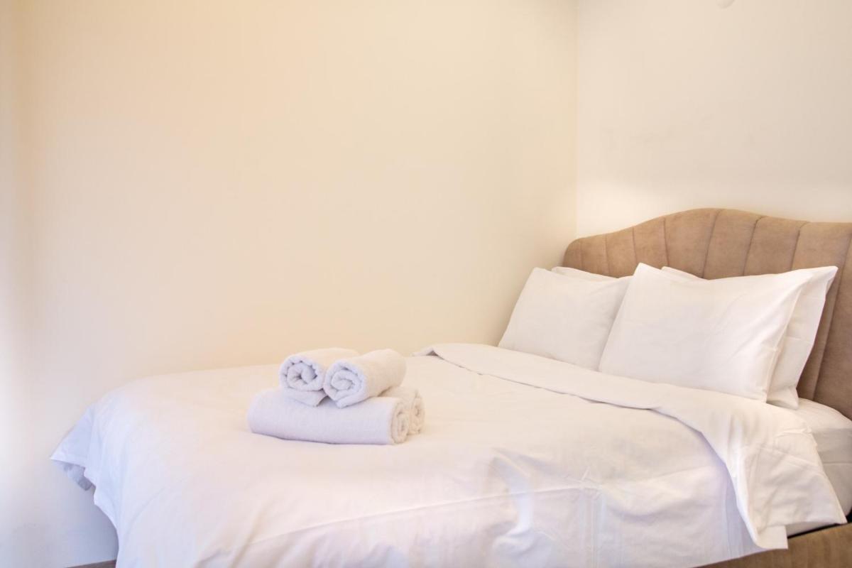 Flat with Balcony in Karsiyaka next to Coast - Housity