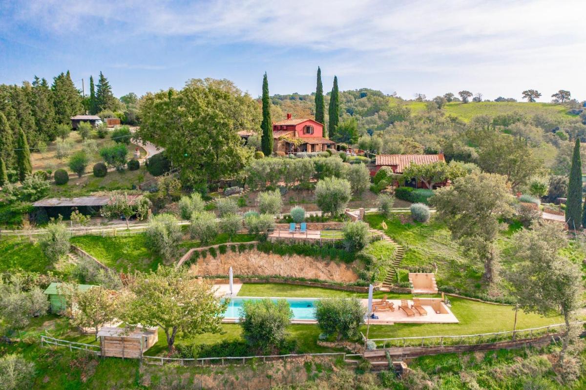 PODERE TORRICELLE 69B Pancole Gr, seaview infinity pool, jacuzzi and sauna, exclusive villa for 4 and independent extra suite for 2 in main villa with private ensuite bathroom, kitchenette, dining area for 6 with barbeque in exclusive private garden - Housity