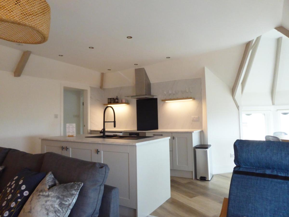 Beach View Apartment - Housity