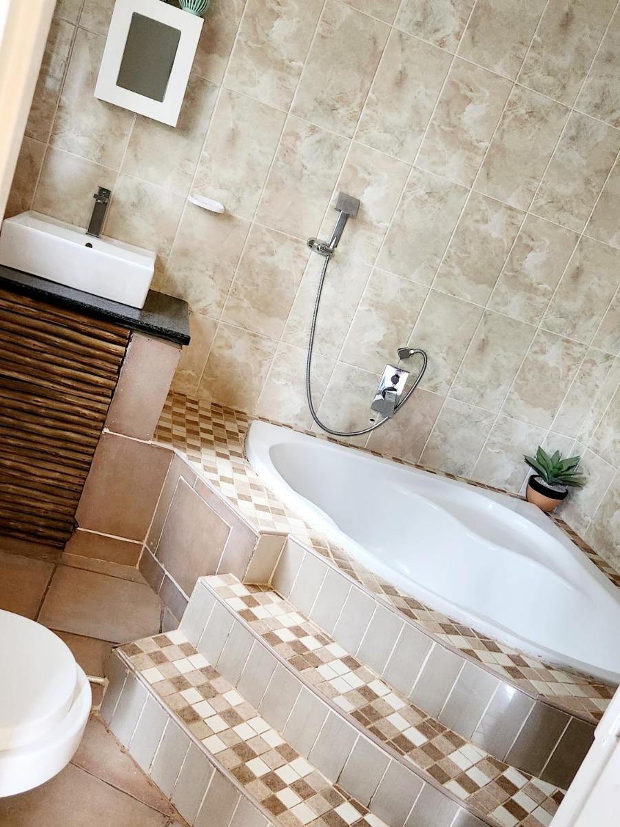 Suitetrails - MAKWATAMBANI GUEST MANOR