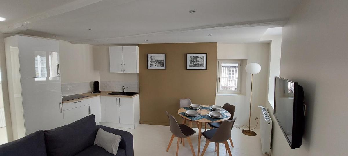 APPARTEMENT LE PHARE AU PIED DU PORT - Housity