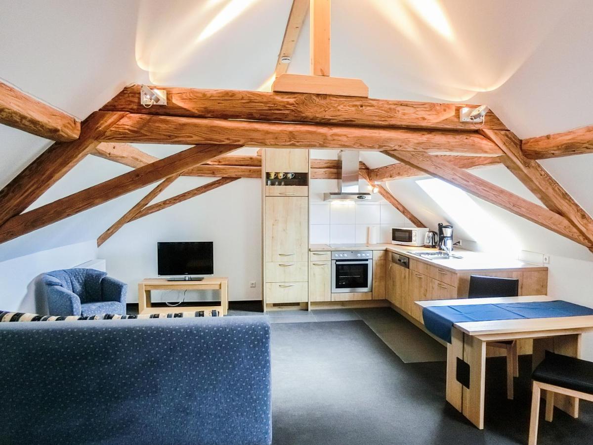 Gästezimmer im Weingut Wolf - Housity