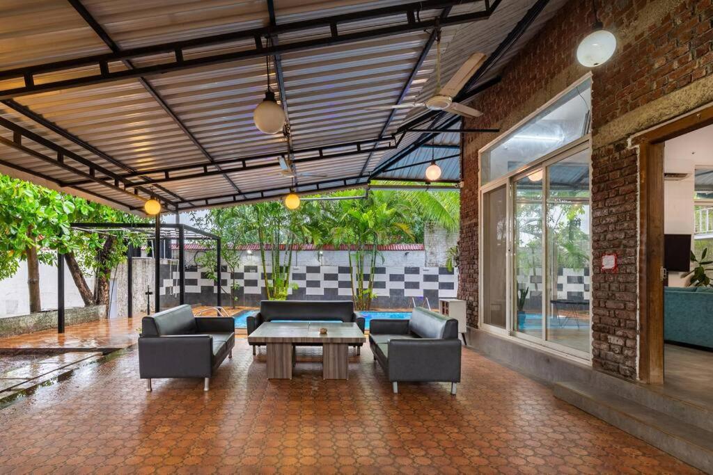 Stay Leisurely Country House, 4BHK Pool Karjat - Housity