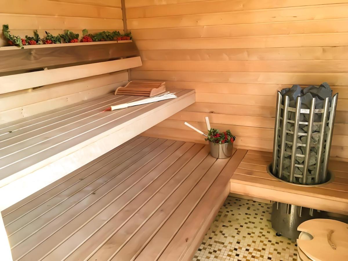 1 Bedroom Guest House with Sauna and Steam Room - Housity
