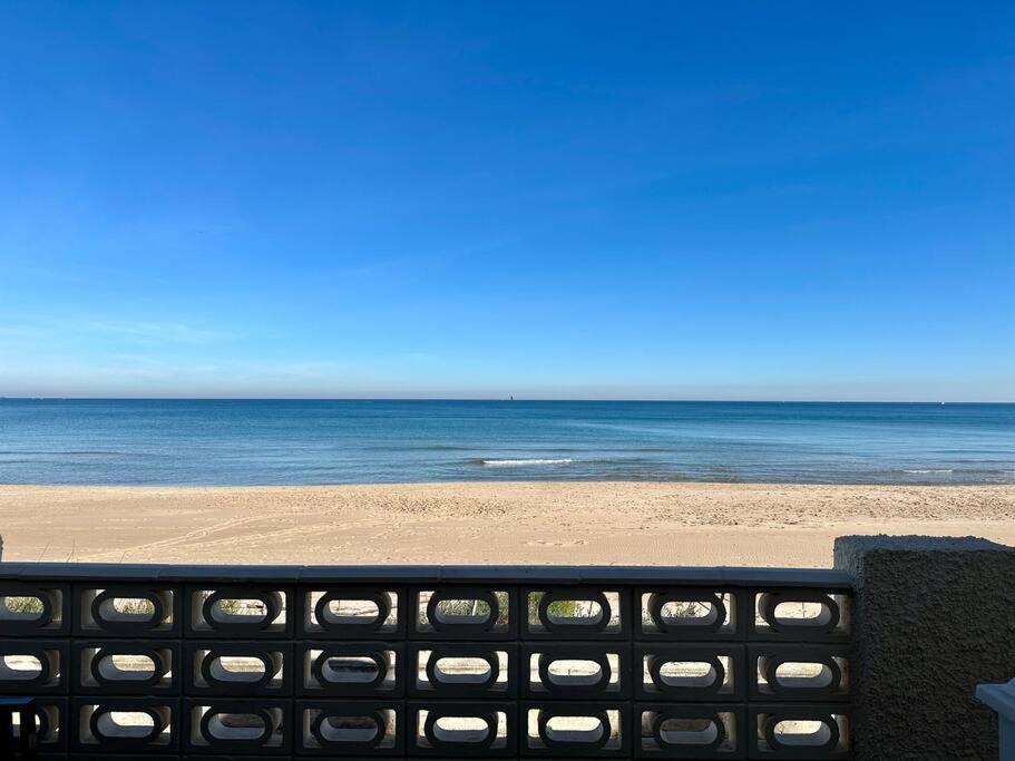 Breathtaking Beachfront House - Housity