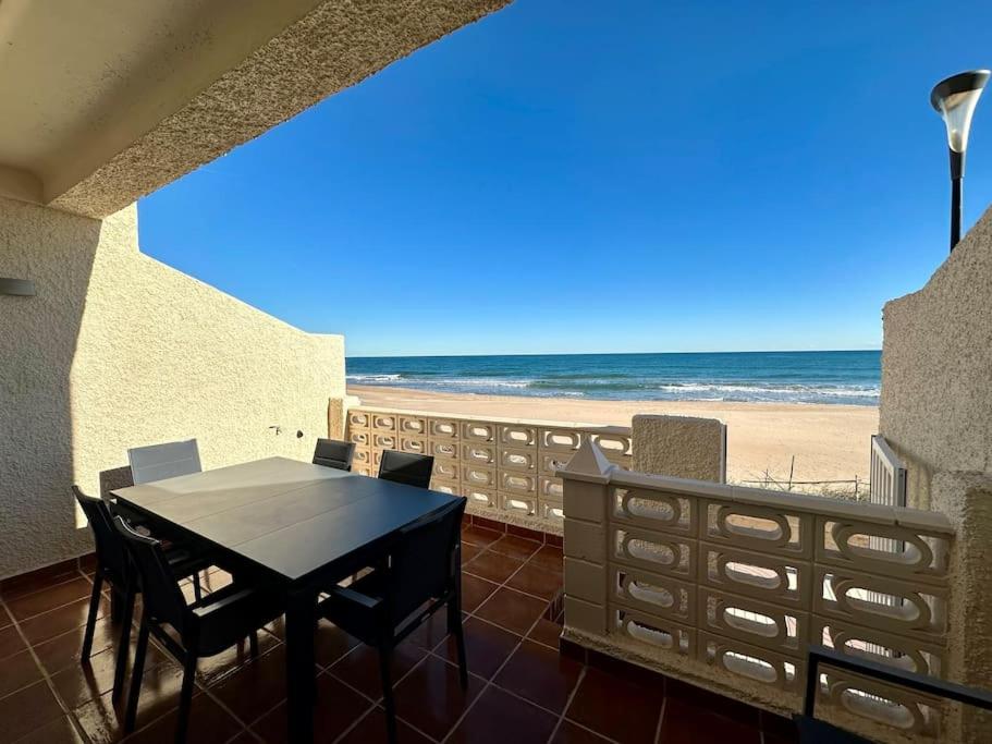 Breathtaking Beachfront House - Housity