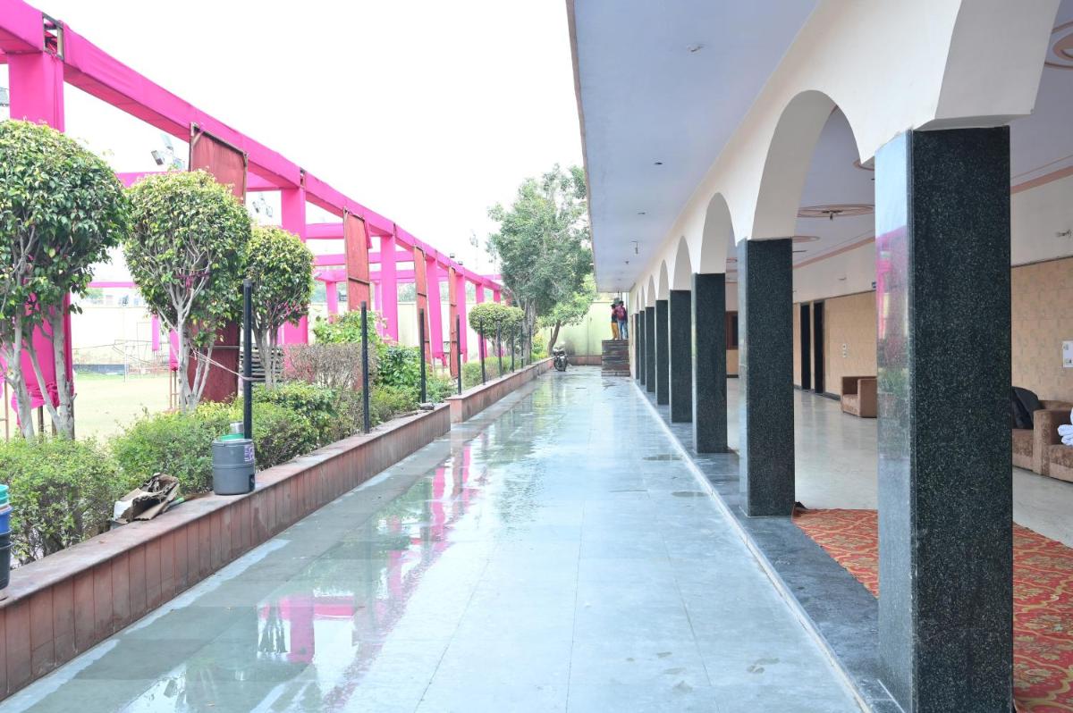 Hotel Mukund Dham-Near Mathura Railway Station - Housity