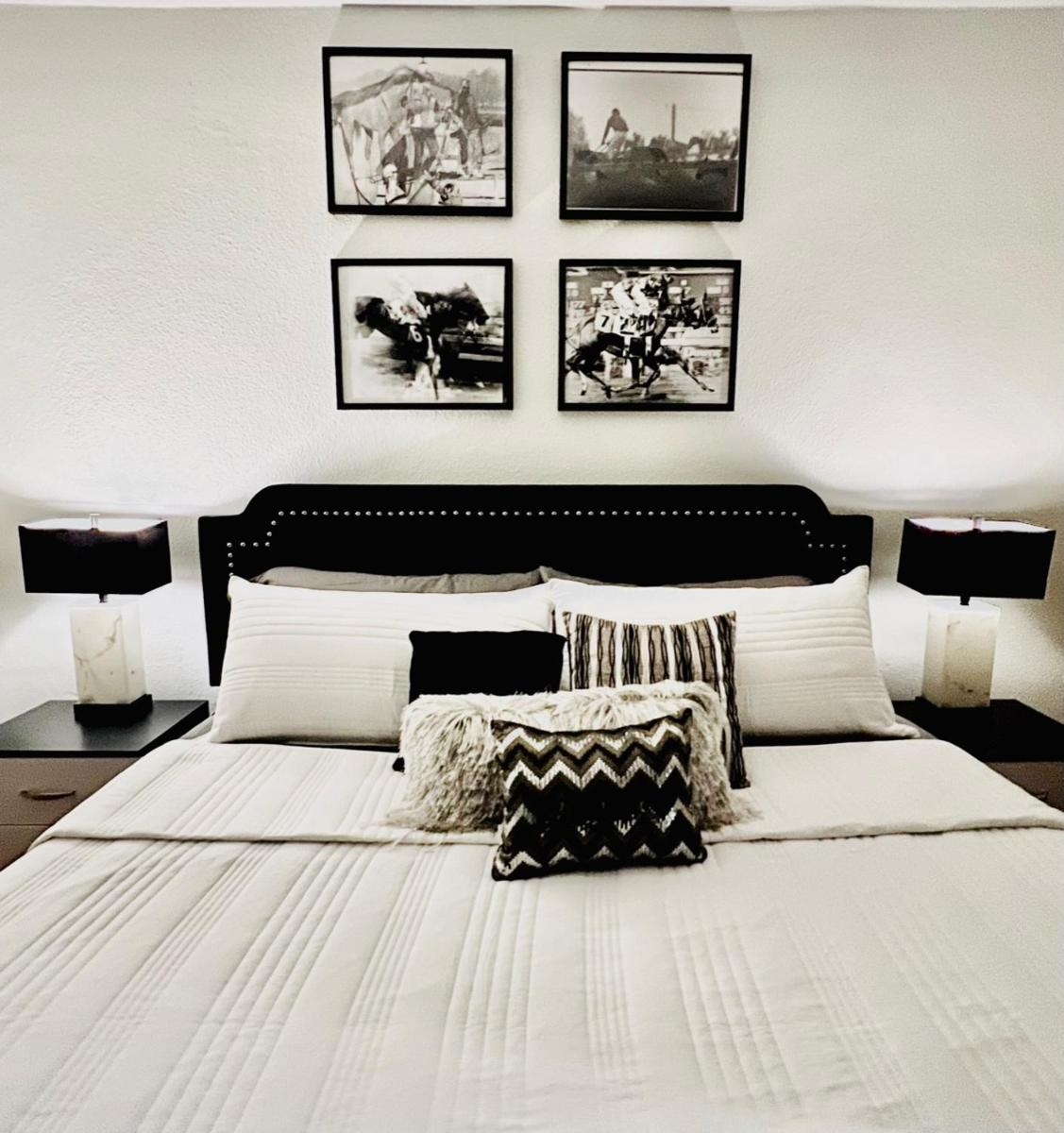 Triple Crown Townhome - Short walk to Oaklawn! - Housity
