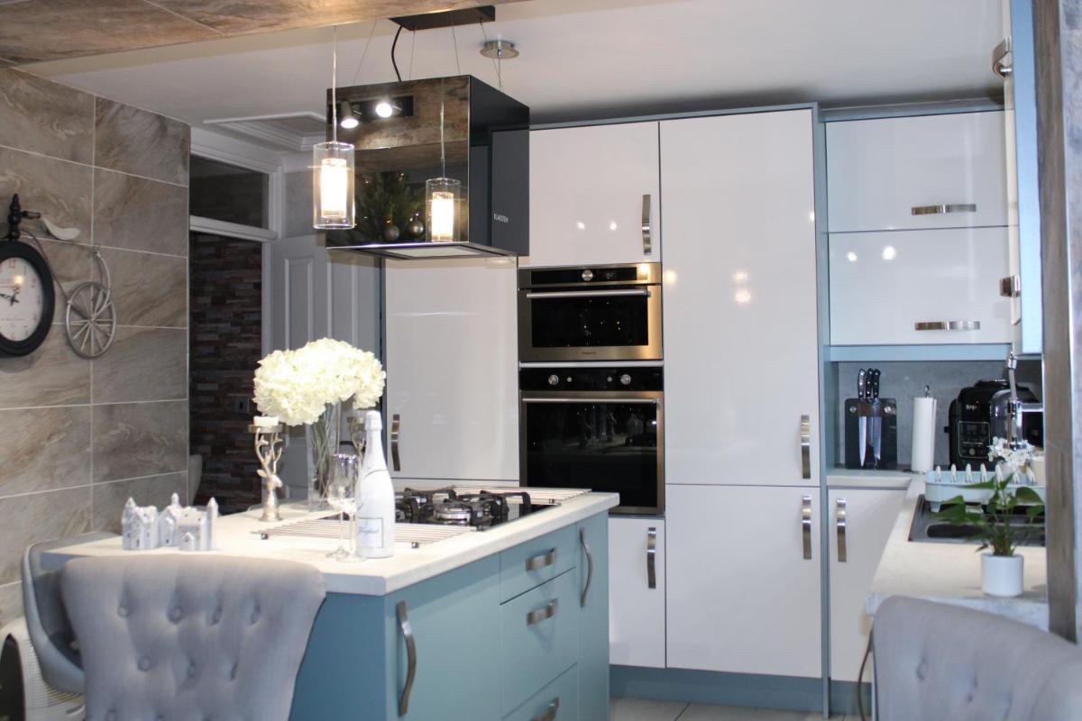 Stylish 4-Bedroom House near NEC/BHX - Housity