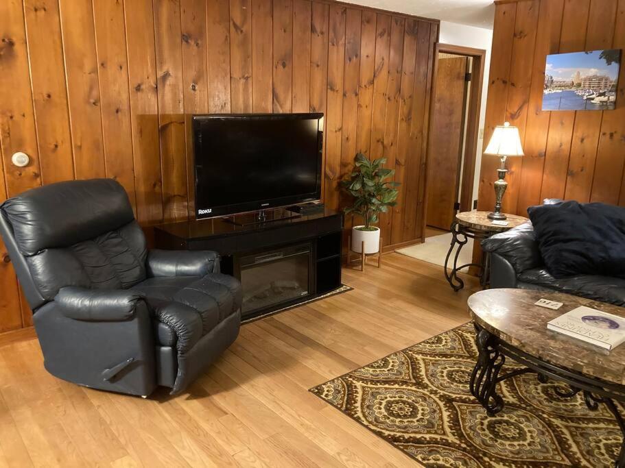 Tonawanda’s Coziest Cottage - Housity
