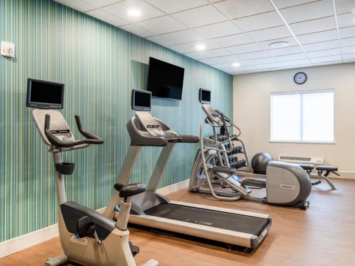 Holiday Inn Express Hotel & Suites Beaumont Northwest by IHG - Housity