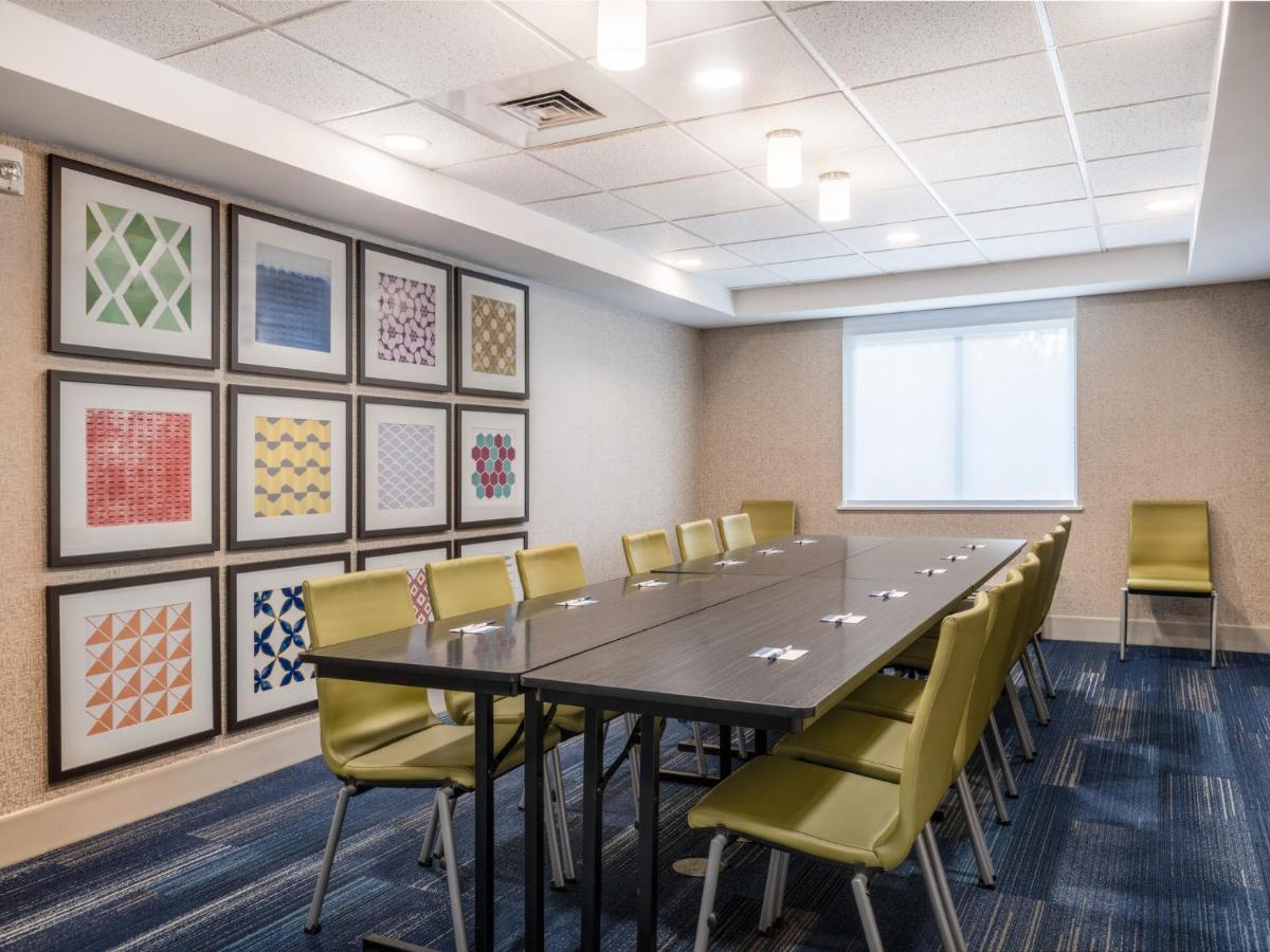 Holiday Inn Express Hotel & Suites Beaumont Northwest by IHG - Housity