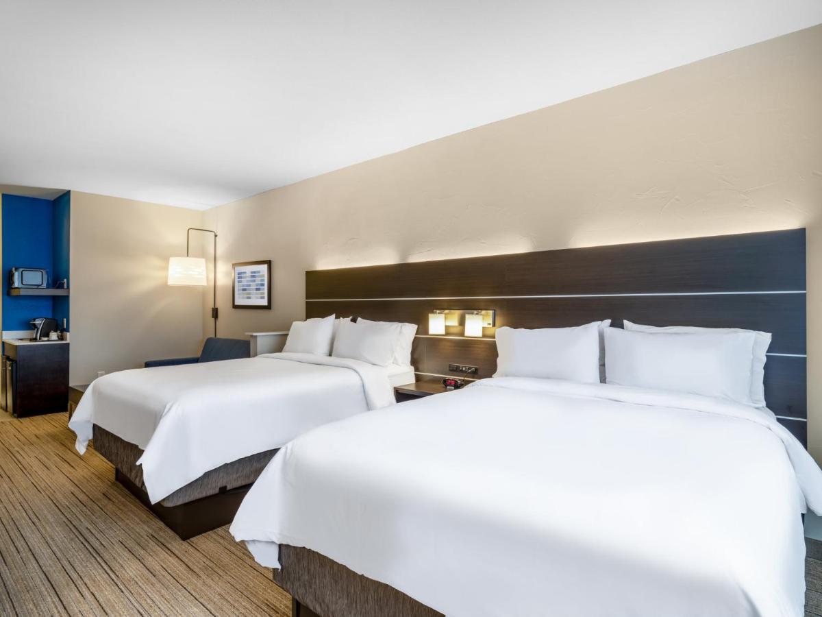 Holiday Inn Express Hotel & Suites Beaumont Northwest by IHG - Housity