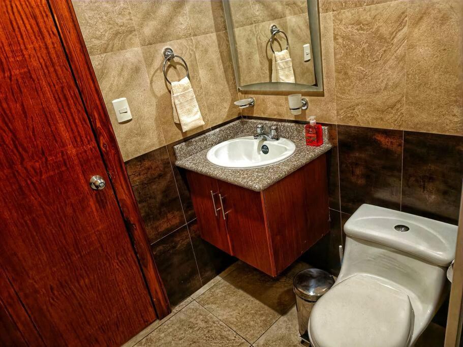 Airbook One, Cuenca Azuay - Hizvo
