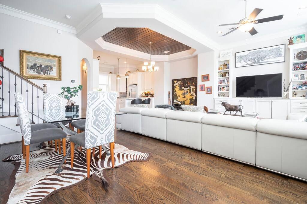 Beautiful upscale home near everything! - Housity