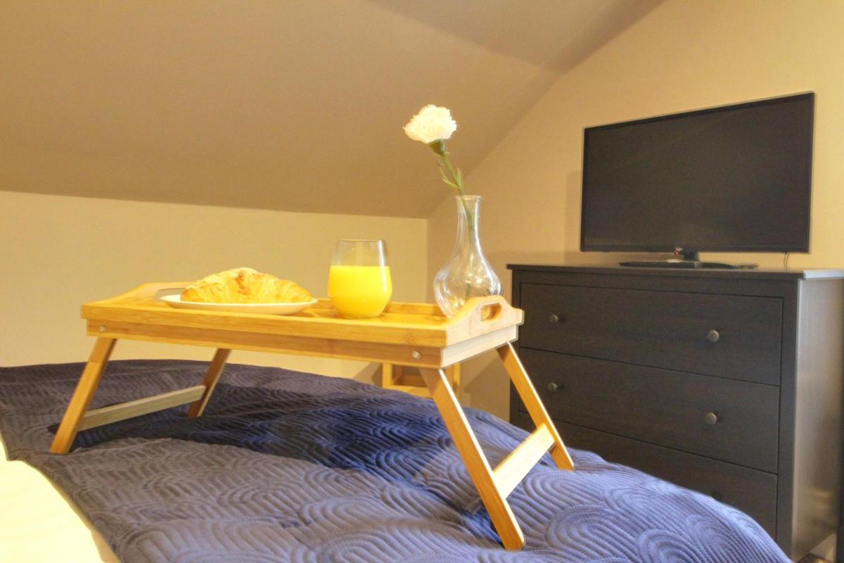 Spacious 4 Double Bedroom House in Huddersfield with parking - Housity