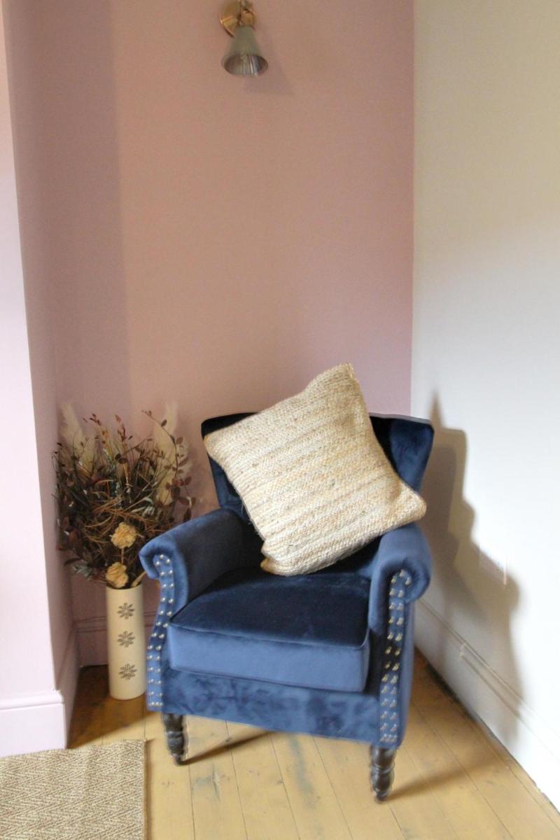 Spacious 4 Double Bedroom House in Huddersfield with parking - Housity